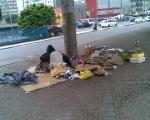 foto d'un indigent en el carrer desposseit del seu pis